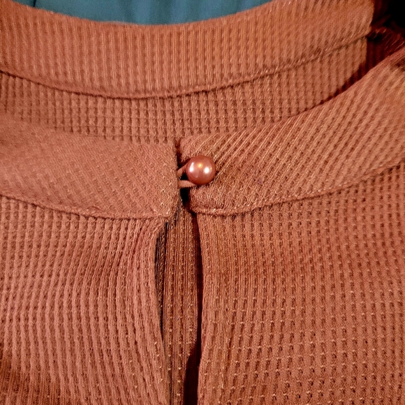 Long sleeve waffle texture copper colored open sleeve top - Picture 4 of 7